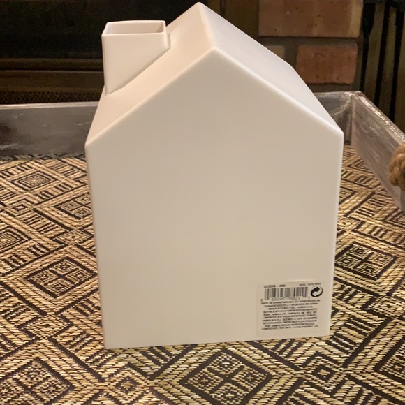 💥 $5 if bundled UMBRA House Tissue Box Cover Casa Home silhouette NWT - Picture 5 of 9